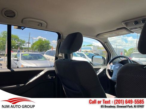 Used 2010 Nissan Pathfinder SE AWD/4WD image 35