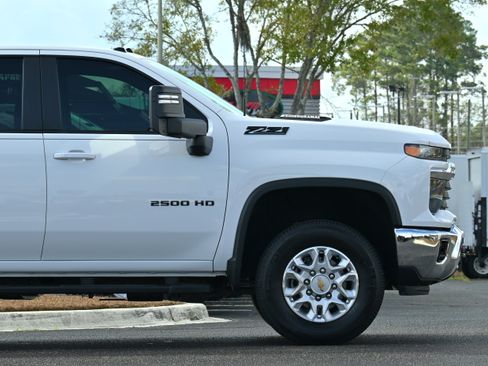 Used 2024 Chevrolet Silverado 2500 LT w/ All Star Edition image 6