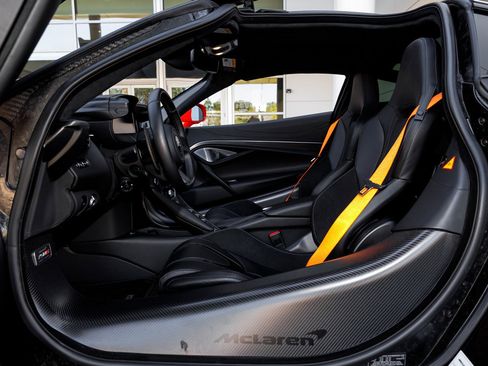Used 2024 McLaren 750S image 32
