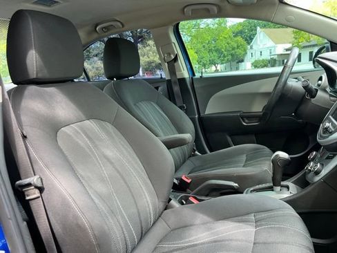 Used 2019 Chevrolet Sonic LT w/ Convenience Package FWD image 23