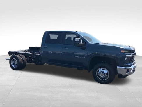 New 2026 Chevrolet Silverado 3500 LT w/ Convenience Package AWD/4WD image 2