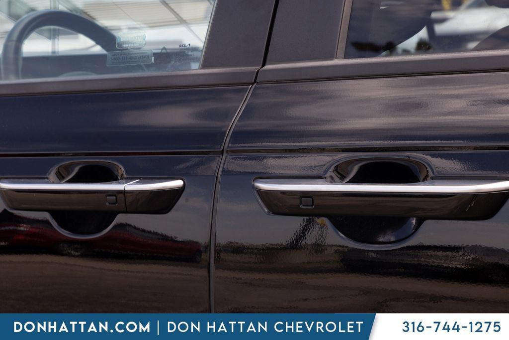 Used 2025 Kia Carnival FWD image 31