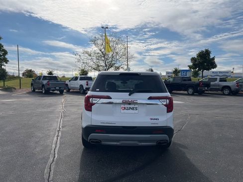 Used 2023 GMC Acadia SLT image 4