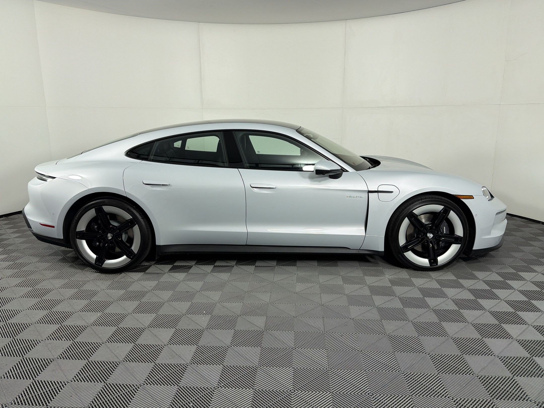 Used 2026 Porsche Taycan AWD/4WD image 8