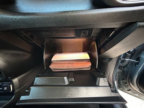 Used 2017 Jeep Renegade Latitude image 28