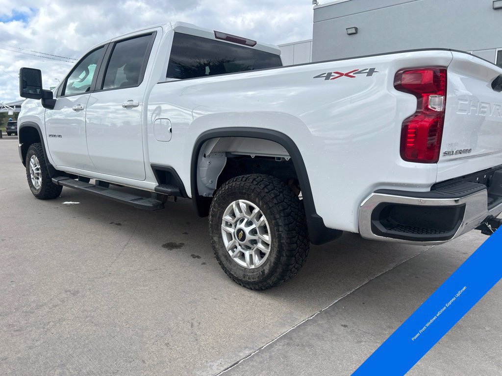 Used 2024 Chevrolet Silverado 2500 LT AWD/4WD image 11