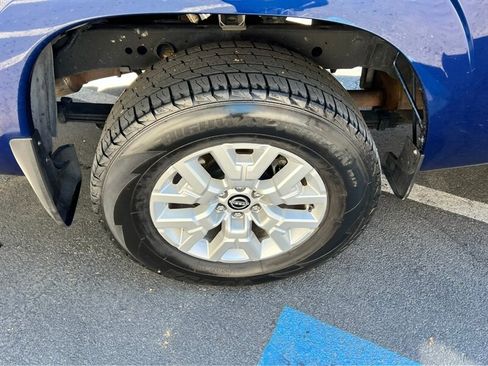 Used 2022 Nissan Frontier SV w/ Graphics Package image 12