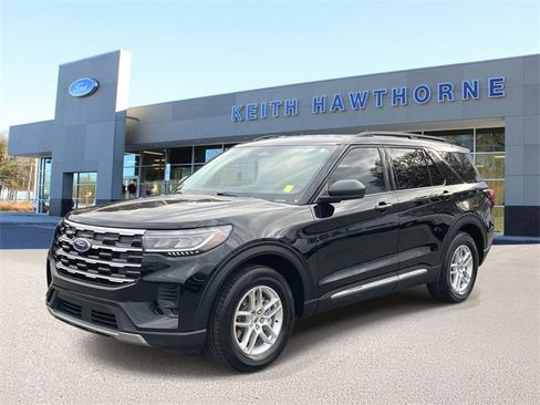 Certified 2025 Ford Explorer Active image 3