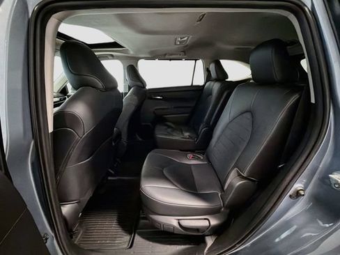 Certified 2020 Toyota Highlander XLE w/ Protection Package #3 AWD/4WD image 20