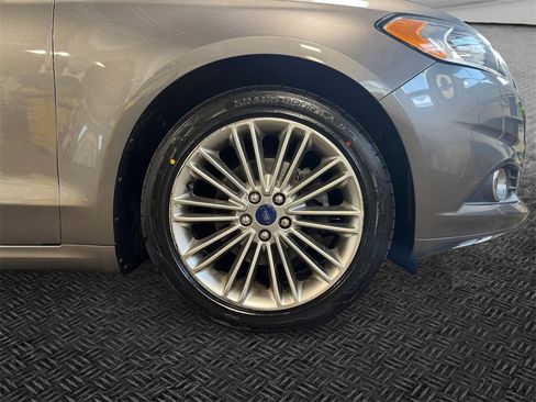 Used 2014 Ford Fusion SE w/ Equipment Group 202A image 11