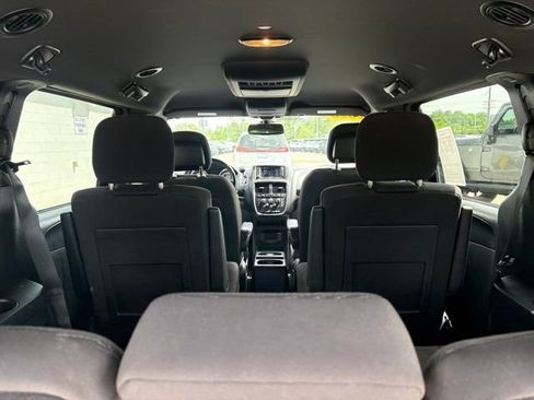 Used 2020 Dodge Grand Caravan SE FWD image 29