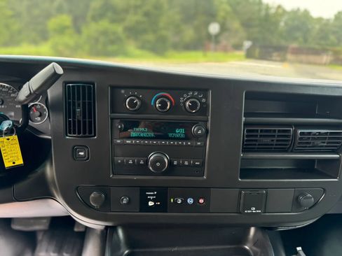 Used 2021 Chevrolet Express 2500 w/ Driver Convenience Package RWD image 16