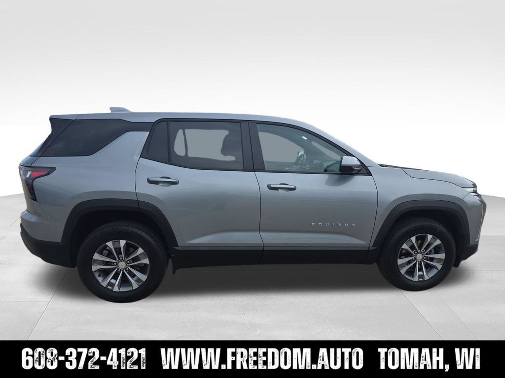 Used 2026 Chevrolet Equinox LT AWD/4WD image 9