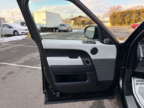 Used 2016 Land Rover Range Rover Sport HSE image 22