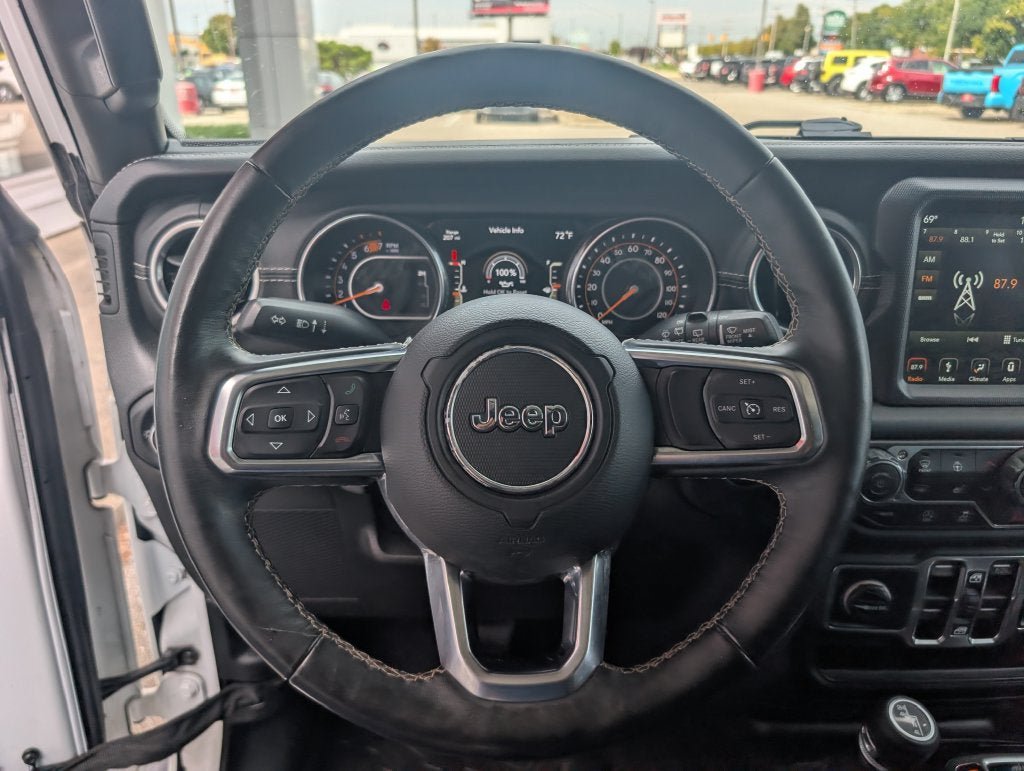 Used 2018 Jeep Wrangler Unlimited Sahara AWD/4WD image 14