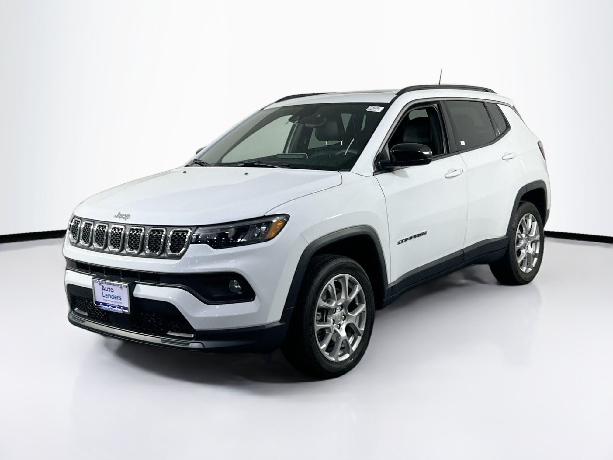 Used 2023 Jeep Compass Latitude w/ Sun and Sound Group AWD/4WD image 1
