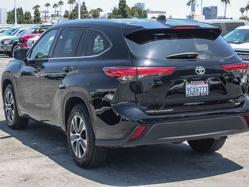 Used 2021 Toyota Highlander XLE FWD image 7