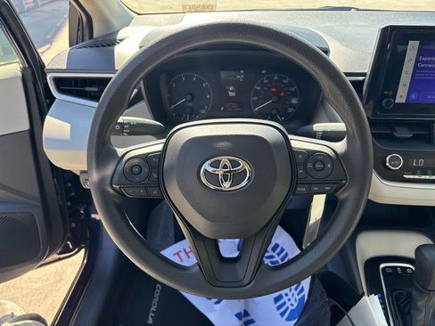 Used 2025 Toyota Corolla LE image 20