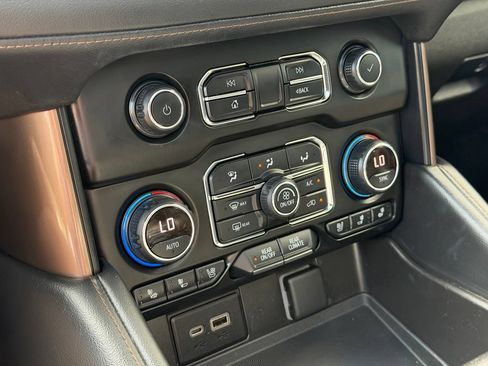 Used 2021 Chevrolet Suburban High Country AWD/4WD image 14