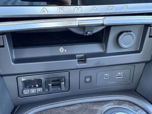 Used 2024 Nissan Armada Platinum w/ Captain's Chairs Package RWD image 21