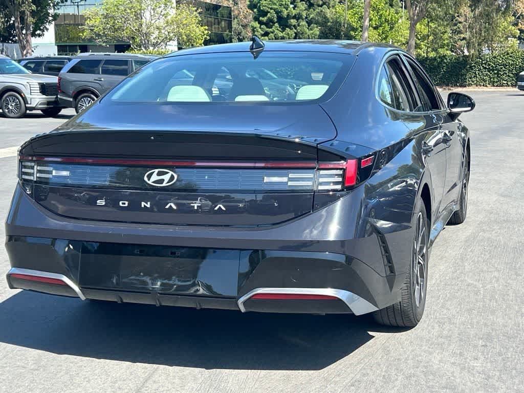Used 2025 Hyundai Sonata SEL FWD image 3