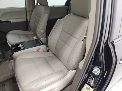 Used 2017 Toyota Sienna XLE image 14
