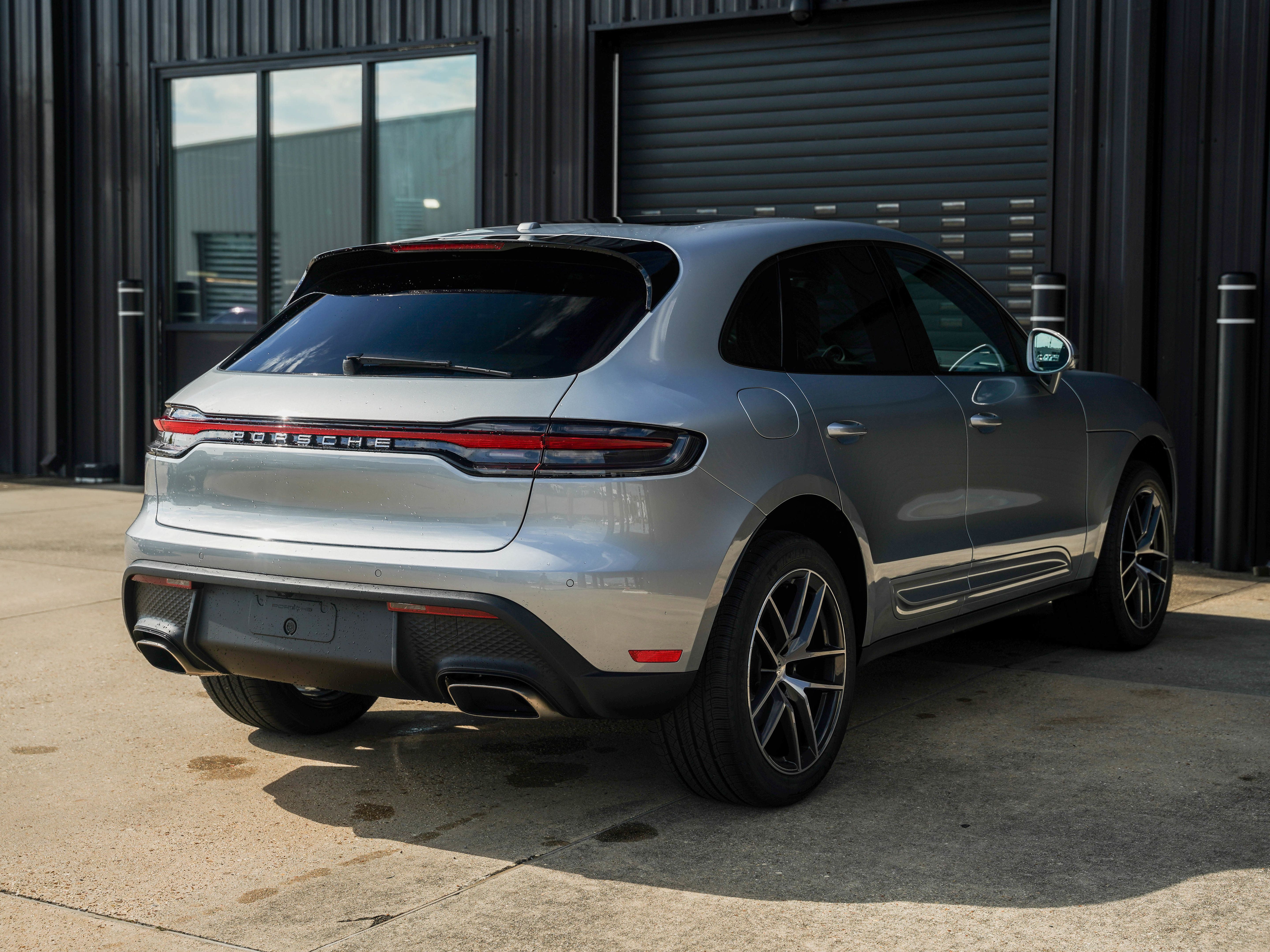 Certified 2026 Porsche Macan AWD/4WD image 10