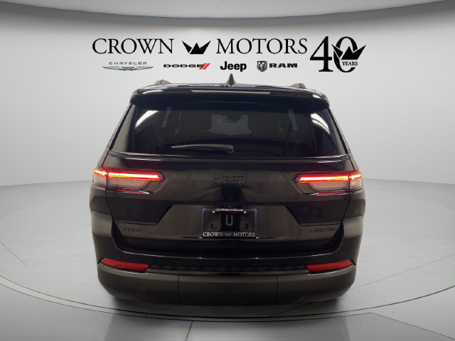 Used 2025 Jeep Grand Cherokee L Limited w/ Black Appearance Package AWD/4WD image 4