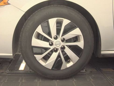 Used 2024 Nissan Altima 2.5 S image 9