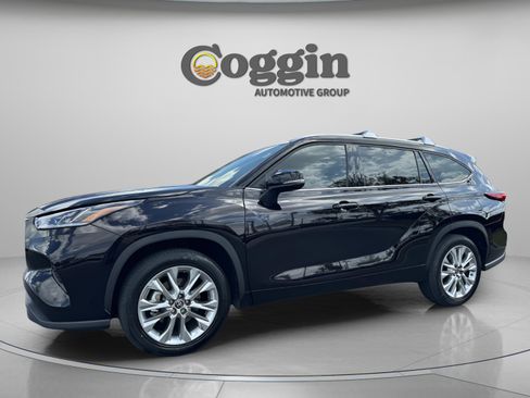 Used 2022 Toyota Highlander Limited image 3