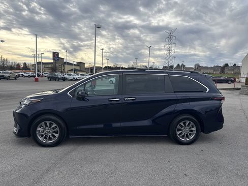 Certified 2024 Toyota Sienna XLE image 6