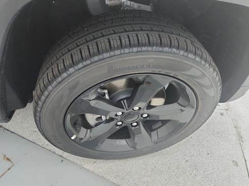 New 2025 Jeep Grand Cherokee L Limited w/ Luxury Tech Group II image 36