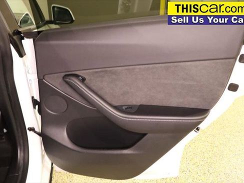 Used 2021 Tesla Model Y Long Range image 31