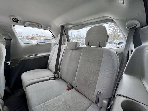 Used 2014 Toyota Sienna LE image 14