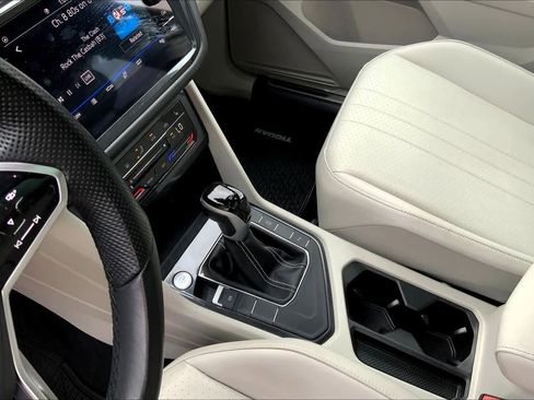Used 2024 Volkswagen Tiguan SE R-Line image 16