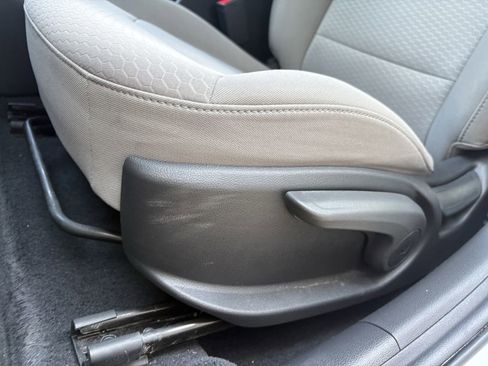 Used 2019 Hyundai Elantra SE image 24