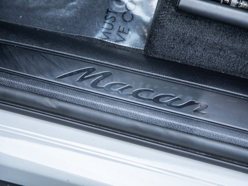 Certified 2023 Porsche Macan image 27