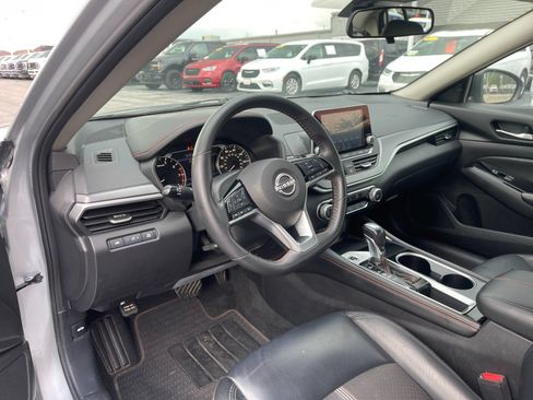 Used 2024 Nissan Altima 2.5 SR FWD image 11