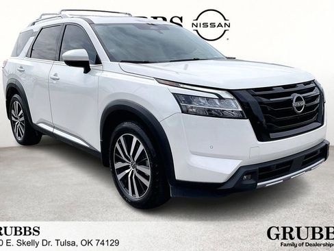 Used 2023 Nissan Pathfinder Platinum image 1