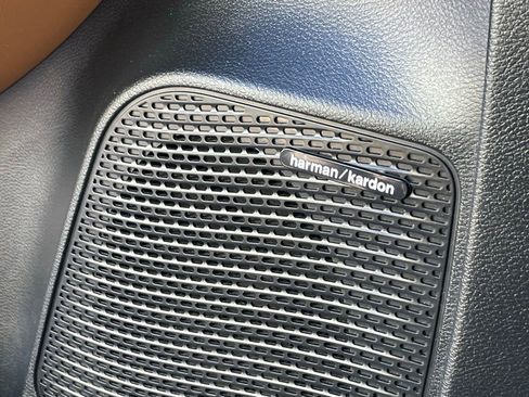 Used 2023 Chrysler Pacifica Pinnacle image 19