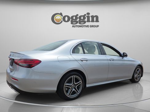Used 2022 Mercedes-Benz E 350 4MATIC Sedan image 5