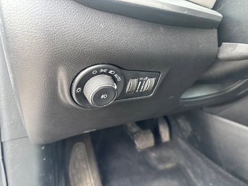 Used 2025 Jeep Compass Limited image 14