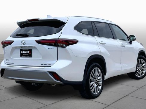 Used 2026 Toyota Highlander Platinum image 13