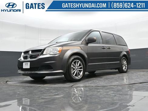 Used 2016 Dodge Grand Caravan SE image 31