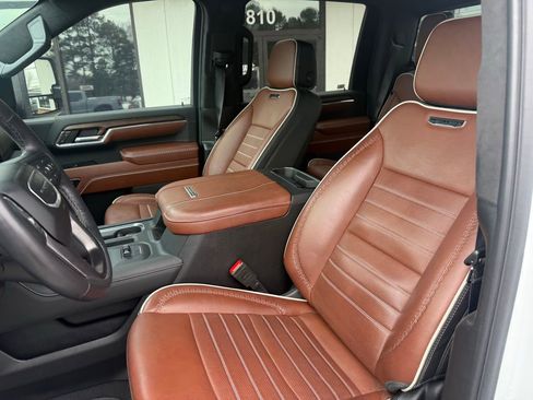 Used 2024 GMC Sierra 2500 Denali Ultimate image 2