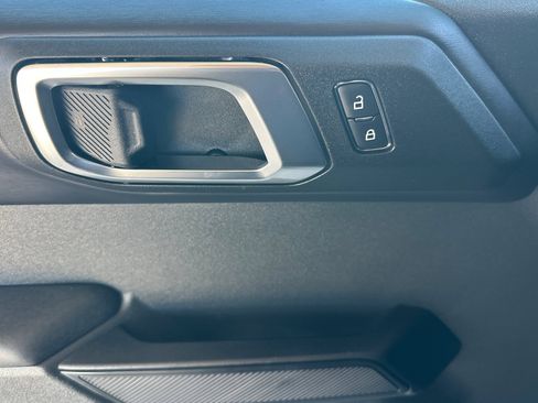 New 2025 Ford Bronco Badlands image 11