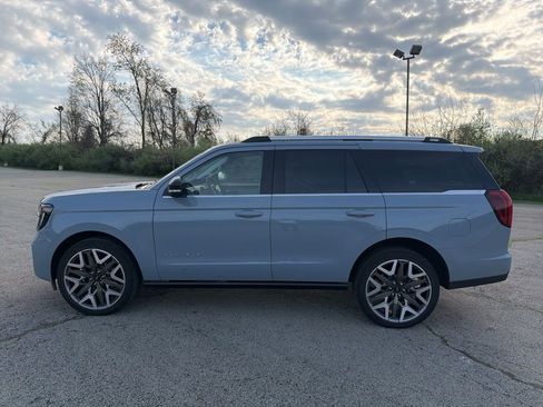 Used 2025 Ford Expedition Platinum w/ Platinum Ultimate Package AWD/4WD image 6