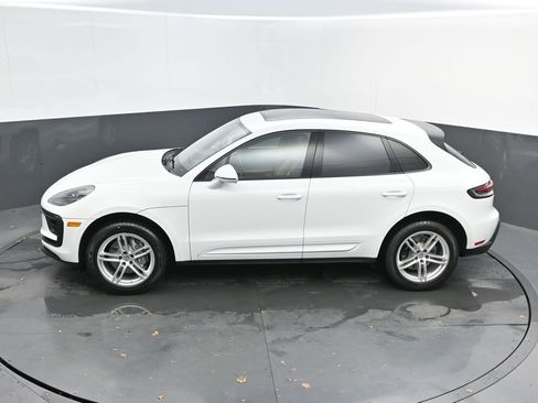 Certified 2022 Porsche Macan image 31