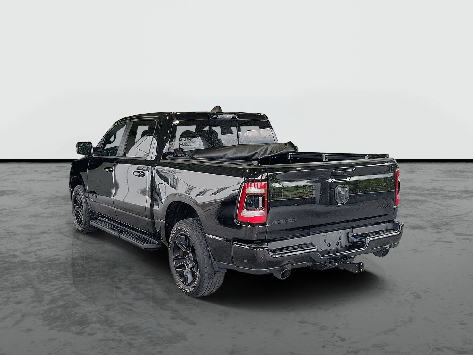 Used 2023 RAM 1500 Big Horn AWD/4WD image 3