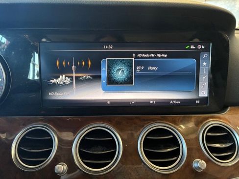 Used 2017 Mercedes-Benz E 400 4MATIC Wagon image 24